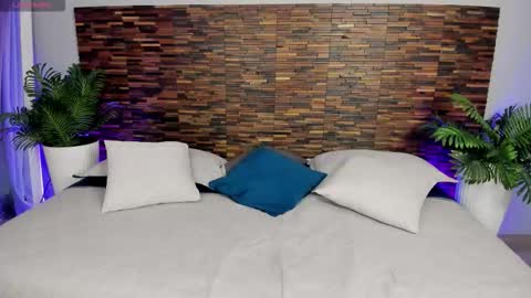 Snapshot of ariiaa_1 chatting on 10.15.25 ARIANNA online show from 10.15.25