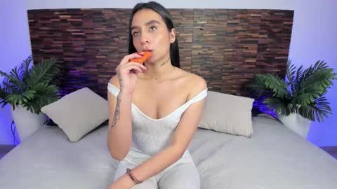 Snapshot of ariiaa_1 chatting on 10.20.25 ARIANNA online show from 10.20.25