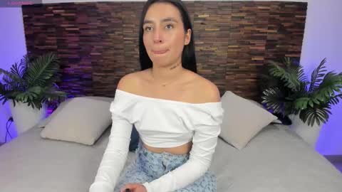 Snapshot of ariiaa_1 chatting on 11.05.25 ARIANNA online show from 11.05.25