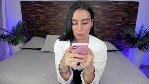 Snapshot of ariiaa_1 chatting on 11.10.25 ARIANNA online show from 11.10.25