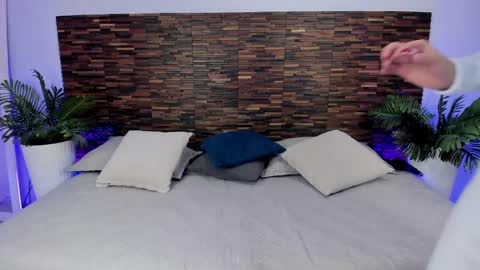 Snapshot of ariiaa_1 chatting on 11.13.25 ARIANNA online show from 11.13.25