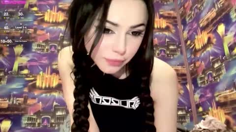 Snapshot of arina_rose chatting on 12.20.24 Arinka online show from 12.20.24