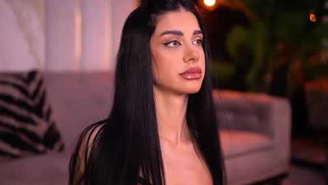 Snapshot of arinarhodes chatting on 10.22.25 Arina online show from 10.22.25