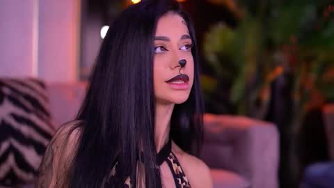 Snapshot of arinarhodes chatting on 10.31.25 Arina online show from 10.31.25