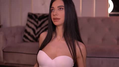 Snapshot of arinarhodes chatting on 11.21.25 Arina online show from 11.21.25