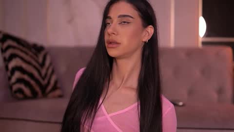 Snapshot of arinarhodes chatting on 11.23.25 Arina online show from 11.23.25