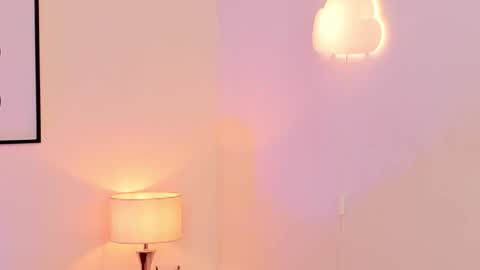 Snapshot of arivega chatting on 11.21.25 Nice to meet you thumb up me please its important I LOOK MY BIO DOWN online show from 11.21.25