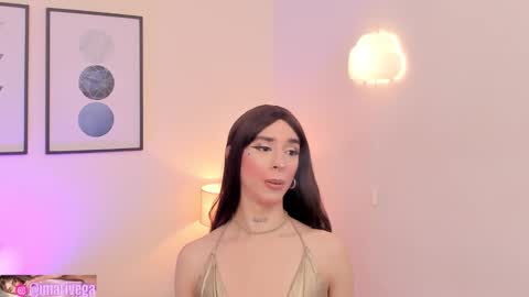 Snapshot of arivega chatting on 11.25.25 Nice to meet you thumb up me please its important I LOOK MY BIO DOWN online show from 11.25.25