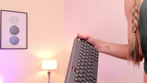   Nice to meet you  thumb up me please its important I  LOOK MY BIO DOWN online show from 02.12.26