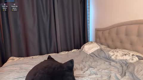 Snapshot of arlenhere chatting on 10.22.25 Mia Arlen online show from 10.22.25