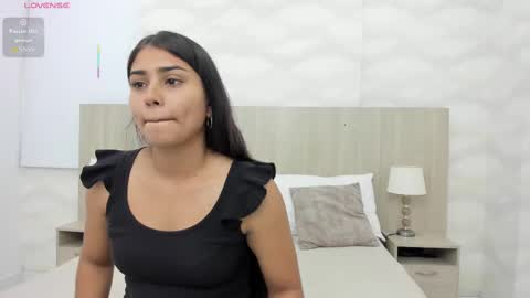 Arlet Powell online show from 11.24.25