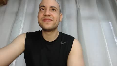 Snapshot of armando_2002 chatting on 11.02.25 ARMANDO online show from 11.02.25