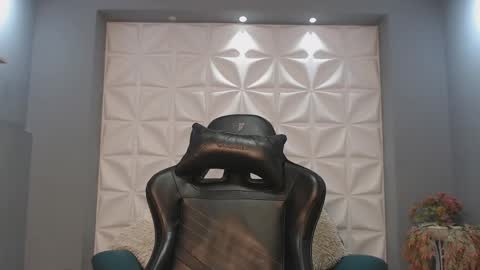 Arohom Lester online show from 10.23.25