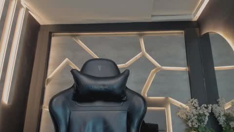 Arohom Lester online show from 11.14.25