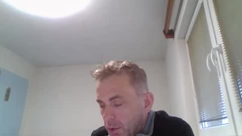 Snapshot of aromannn chatting on 11.15.25 aromannn online show from 11.15.25