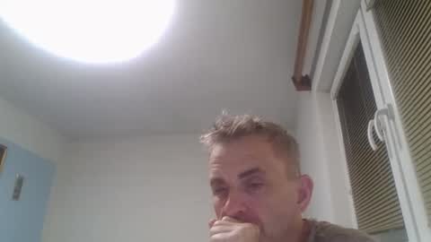 Snapshot of aromannn chatting on 11.22.25 aromannn online show from 11.22.25