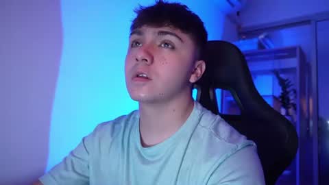 Snapshot of aron__cooper chatting on 06.19.26 aron__cooper online show from 06.19.26