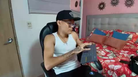 Snapshot of aron_big_big chatting on 10.21.25 aron_big_big online show from 10.21.25