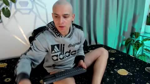 Aron Santoro online show from 01.04.25