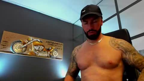 Snapshot of arongrant chatting on 06.18.26 AronGrant online show from 06.18.26