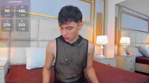 Snapshot of arontawers chatting on 03.08.26 Arontawers online show from 03.08.26