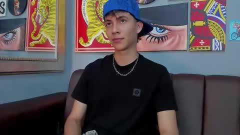 Snapshot of arontawers chatting on 03.23.26 Arontawers online show from 03.23.26