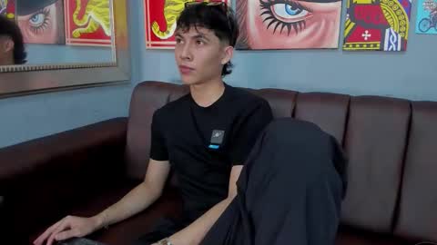 Snapshot of arontawers chatting on 03.28.26 Arontawers online show from 03.28.26