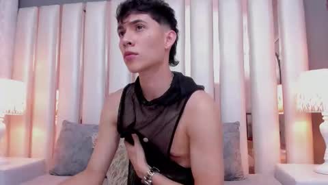 Snapshot of arontawers chatting on 04.12.26 Arontawers online show from 04.12.26