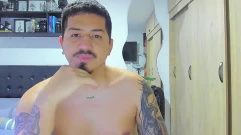 ARON  Independent model  online show from 10.23.25