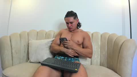   online show from 10.07.25