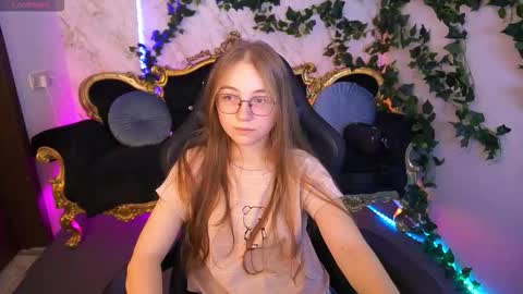 Snapshot of arrinawair chatting on 09.15.25 arrinawair online show from 09.15.25