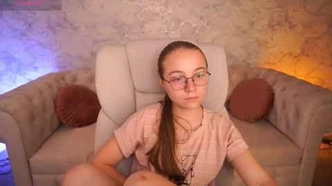 Snapshot of arrinawair chatting on 09.18.25 arrinawair online show from 09.18.25