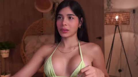 Snapshot of artemia_ chatting on 09.13.25 Amanda online show from 09.13.25