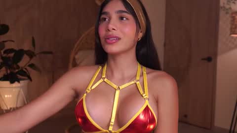 Snapshot of artemia_ chatting on 10.29.25 Amanda online show from 10.29.25