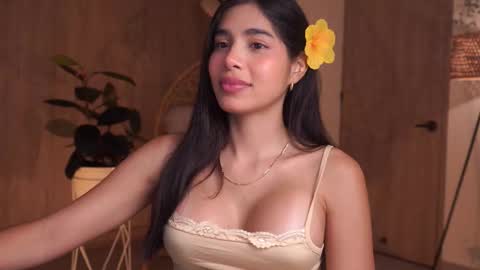 Snapshot of artemia_ chatting on 11.05.25 Amanda online show from 11.05.25