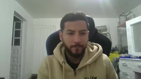 Snapshot of arthur1718 chatting on 12.02.25 arthur1718 online show from 12.02.25