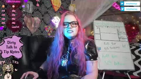 ArtsyHeartsyy online show from 10.14.25