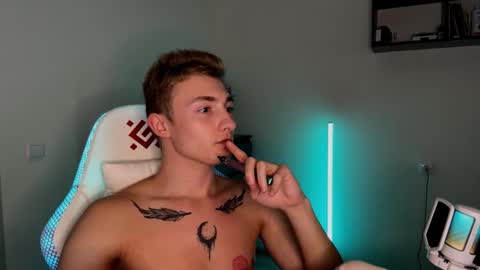 arturr_scott online show from 11.12.25