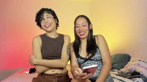 Snapshot of ary_and_kel chatting on 05.06.26 Ariana and Kelsieh online show from 05.06.26