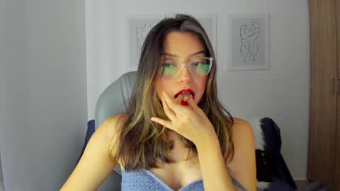Snapshot of ary_cam230 chatting on 12.27.24 Zahaara online show from 12.27.24