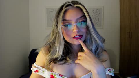 Snapshot of ary_cam230 chatting on 01.19.25 Zahaara online show from 01.19.25