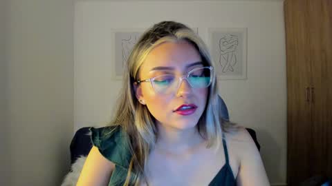 Snapshot of ary_cam230 chatting on 01.19.25 Zahaara online show from 01.19.25