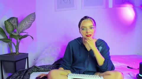 Snapshot of ary_cam230 chatting on 01.27.25 Zahaara online show from 01.27.25