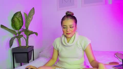 Snapshot of ary_cam230 chatting on 02.02.25 Zahaara online show from 02.02.25