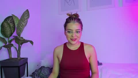 Snapshot of ary_cam230 chatting on 02.02.25 Zahaara online show from 02.02.25