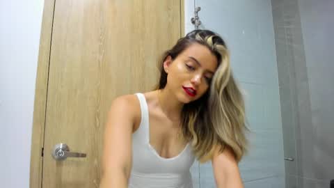 Snapshot of ary_cam230 chatting on 02.25.25 Zahaara online show from 02.25.25