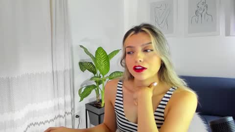 Snapshot of ary_cam230 chatting on 03.08.25 Zahaara online show from 03.08.25