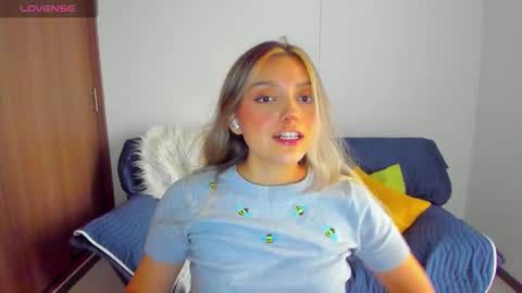 Snapshot of ary_cam230 chatting on 10.13.25 Zahaara online show from 10.13.25