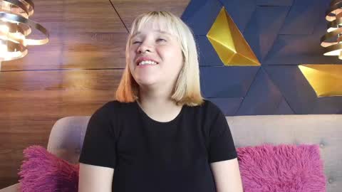 Snapshot of ary_hanna chatting on 06.08.26 sofia online show from 06.08.26