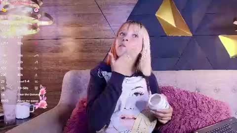 Snapshot of ary_hanna chatting on 07.18.26 sofia online show from 07.18.26
